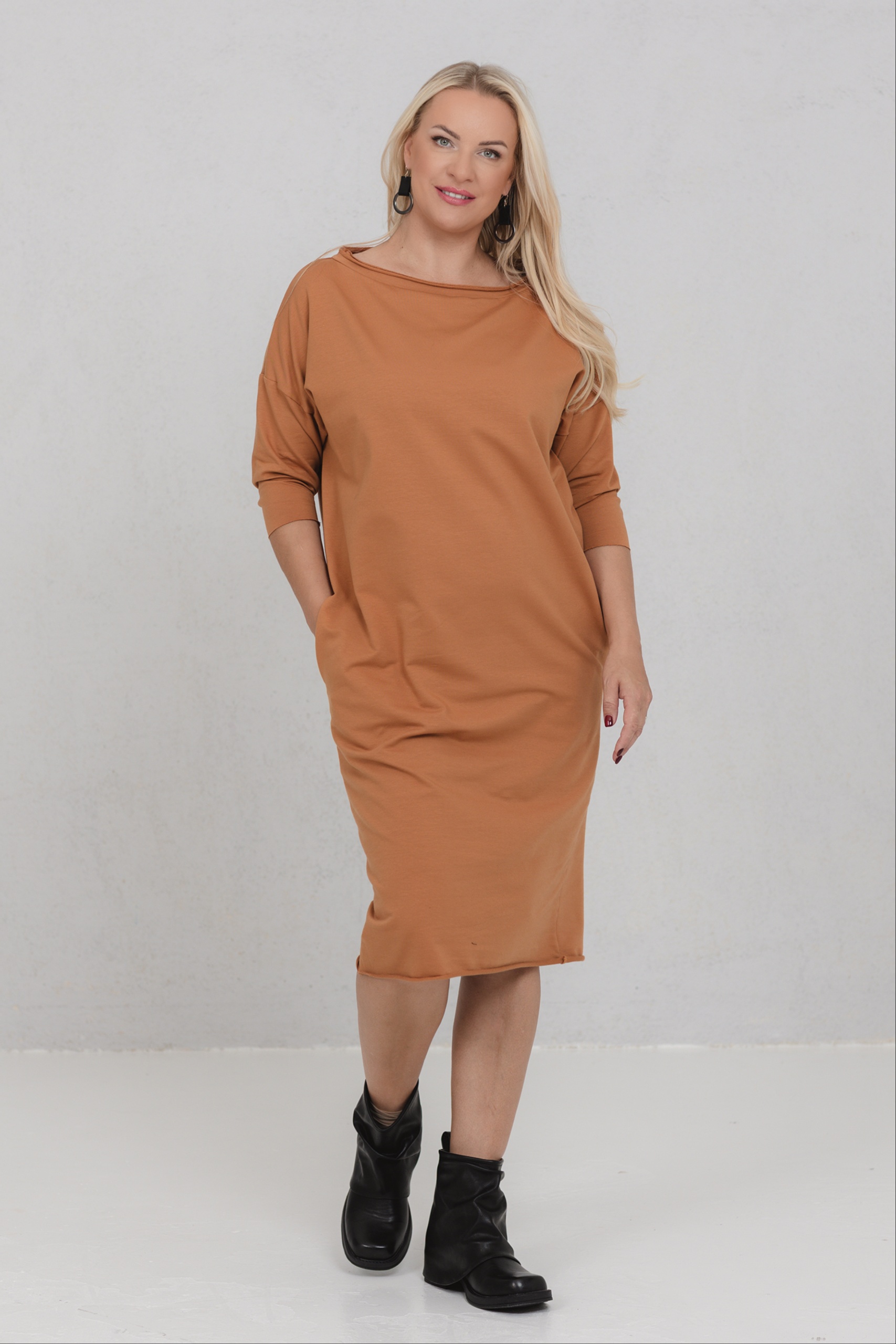 Lihtne dresskleit Benri, karamell