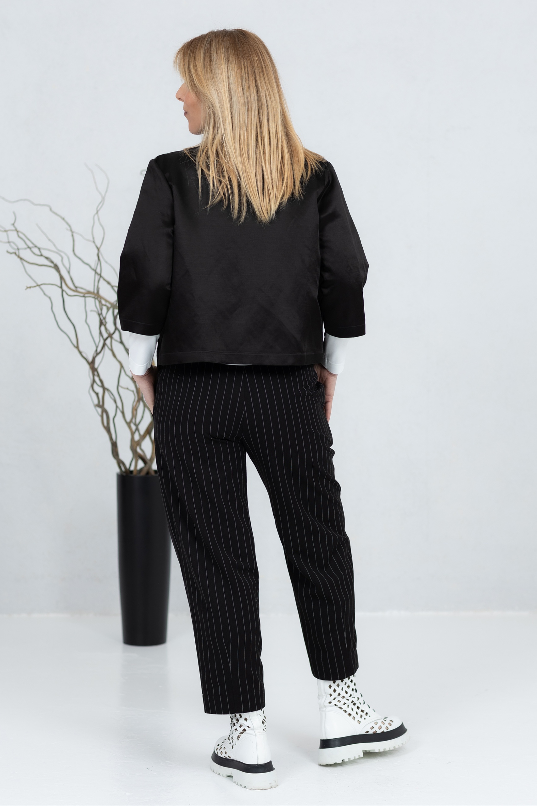 Tsuba, must-valge triibuga elegantsed püksid - Image 4