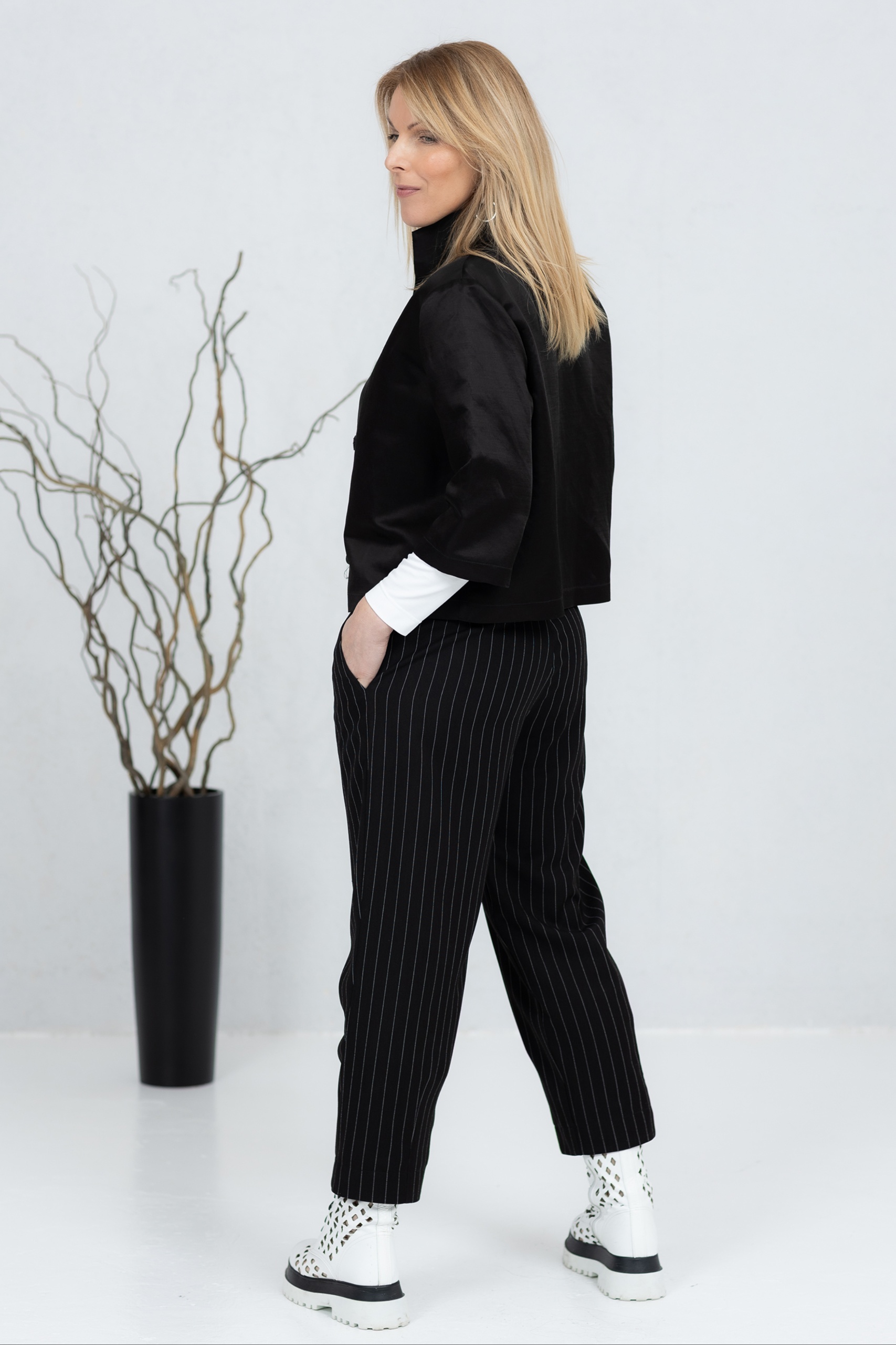 Tsuba, must-valge triibuga elegantsed püksid - Image 5