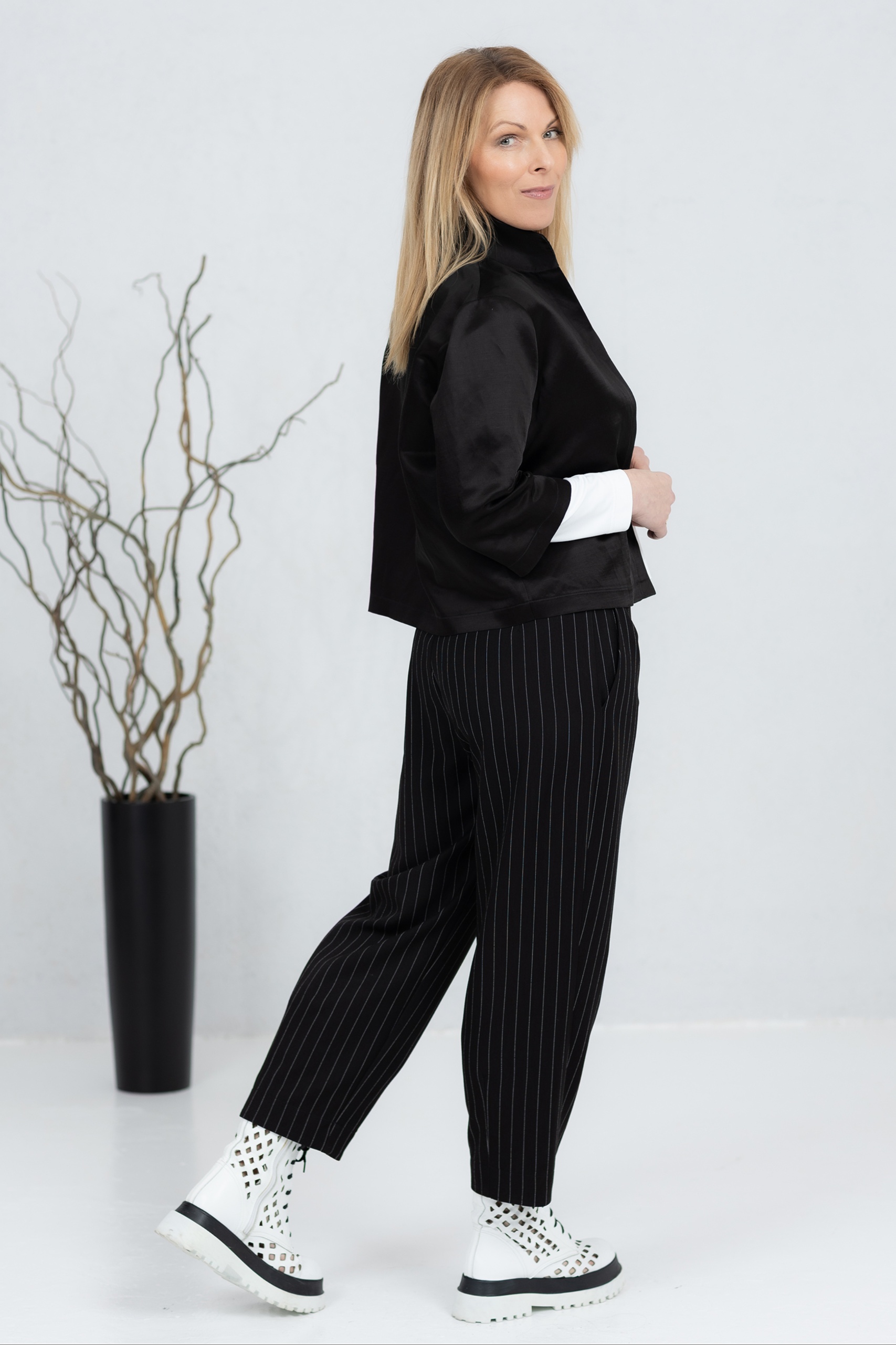 Tsuba, must-valge triibuga elegantsed püksid - Image 6