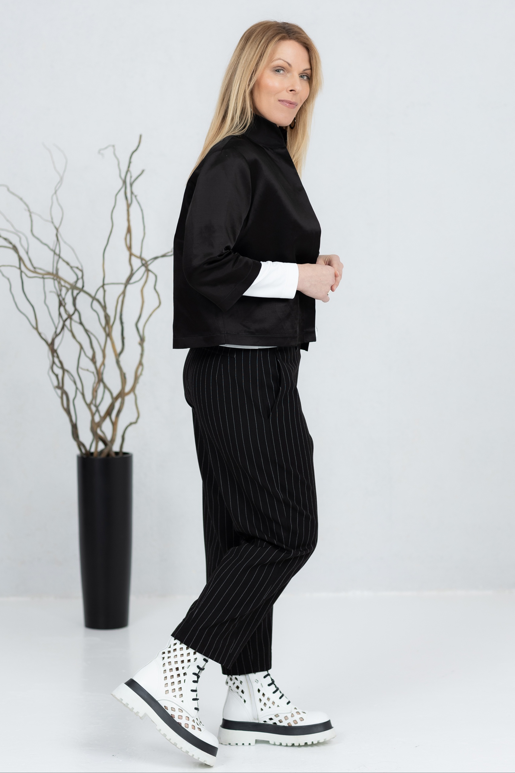 Tsuba, must-valge triibuga elegantsed püksid - Image 7