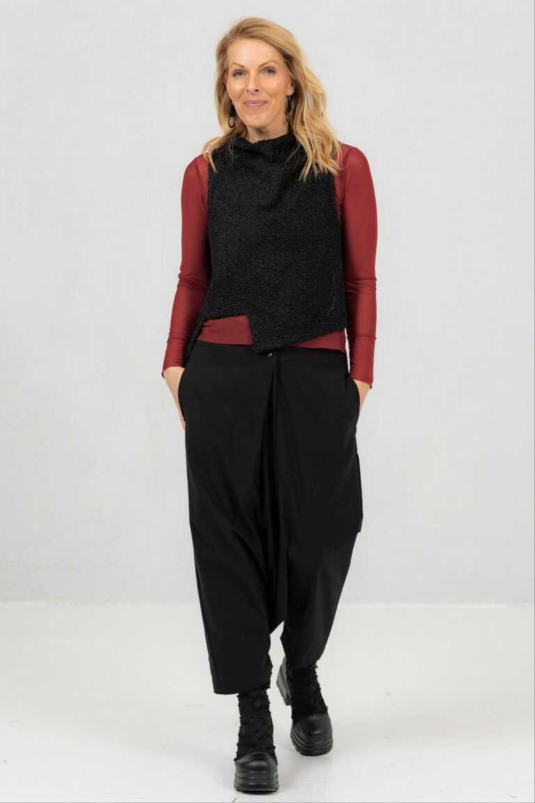 Tüllist top Emi + teddy vest Yui + baggy püksid Marui