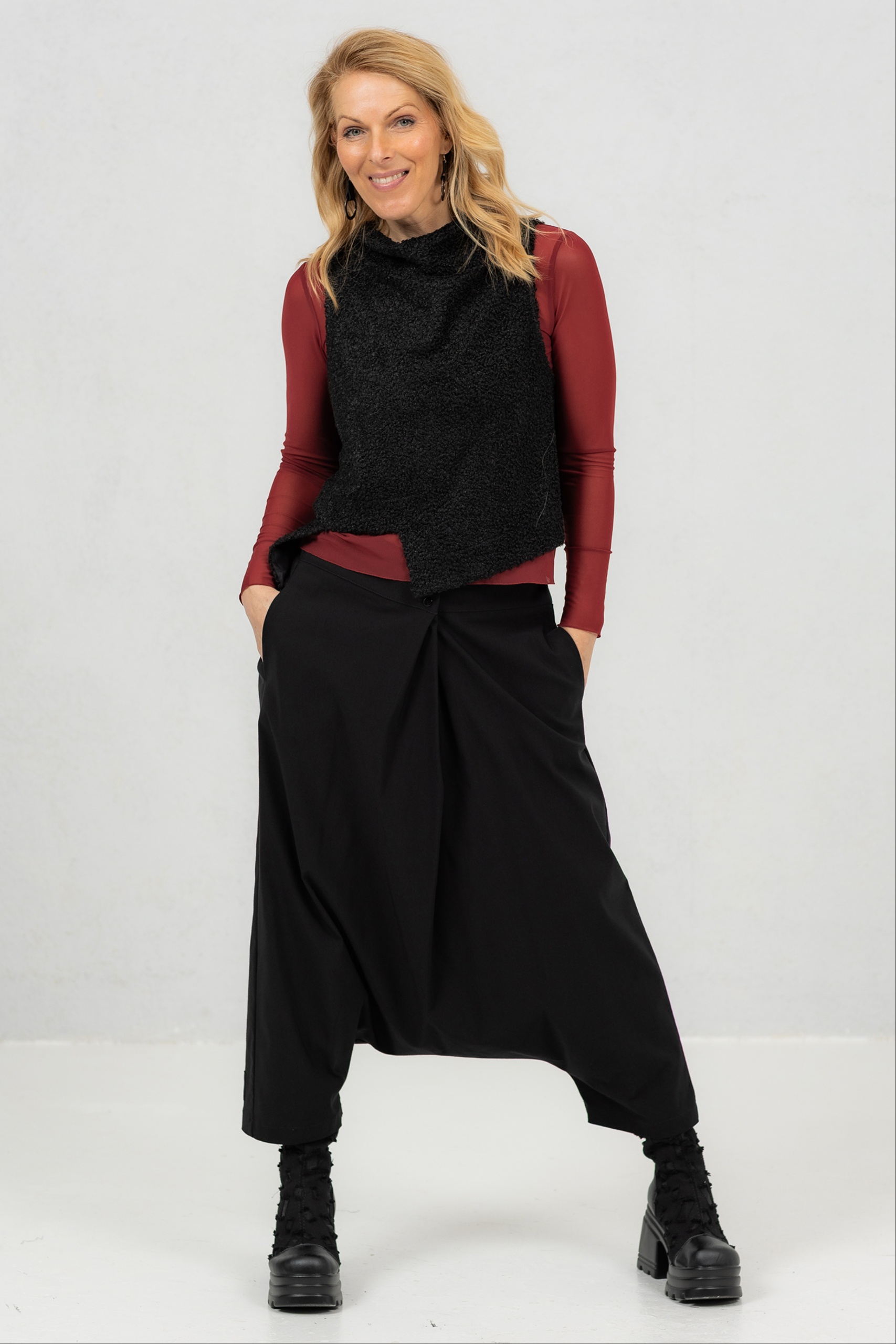 Tüllist top Emi + teddy vest Yui + baggy püksid Marui