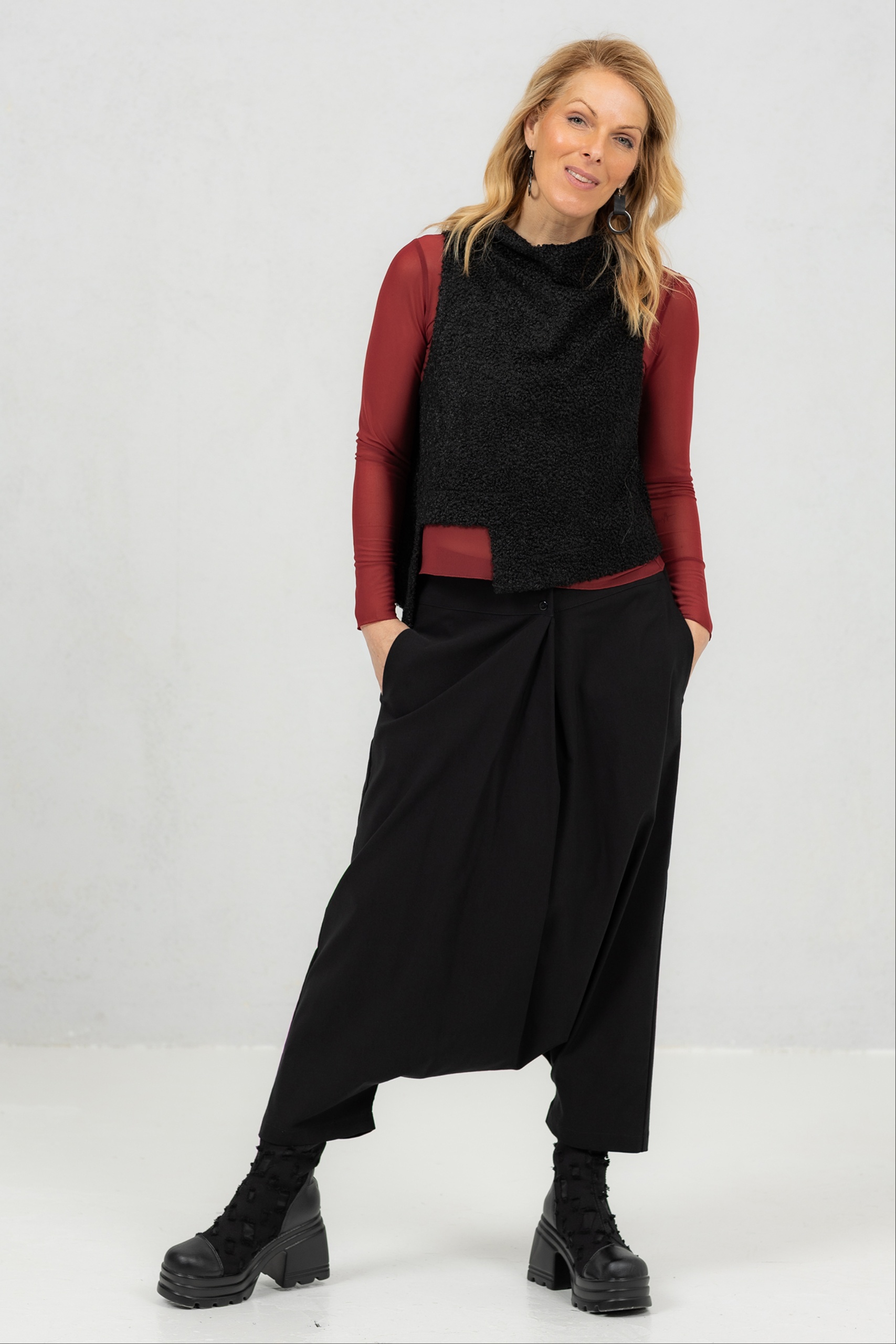 Tüllist top Emi + teddy vest Yui + baggy püksid Marui