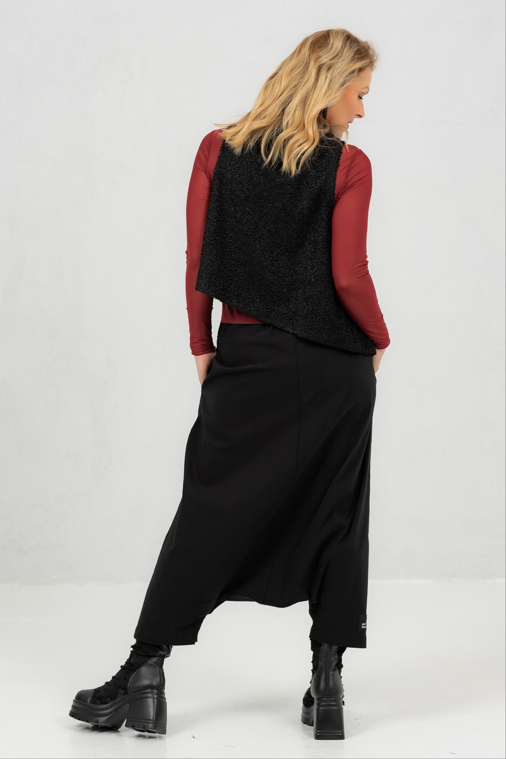 Tüllist top Emi + teddy vest Yui + baggy püksid Marui