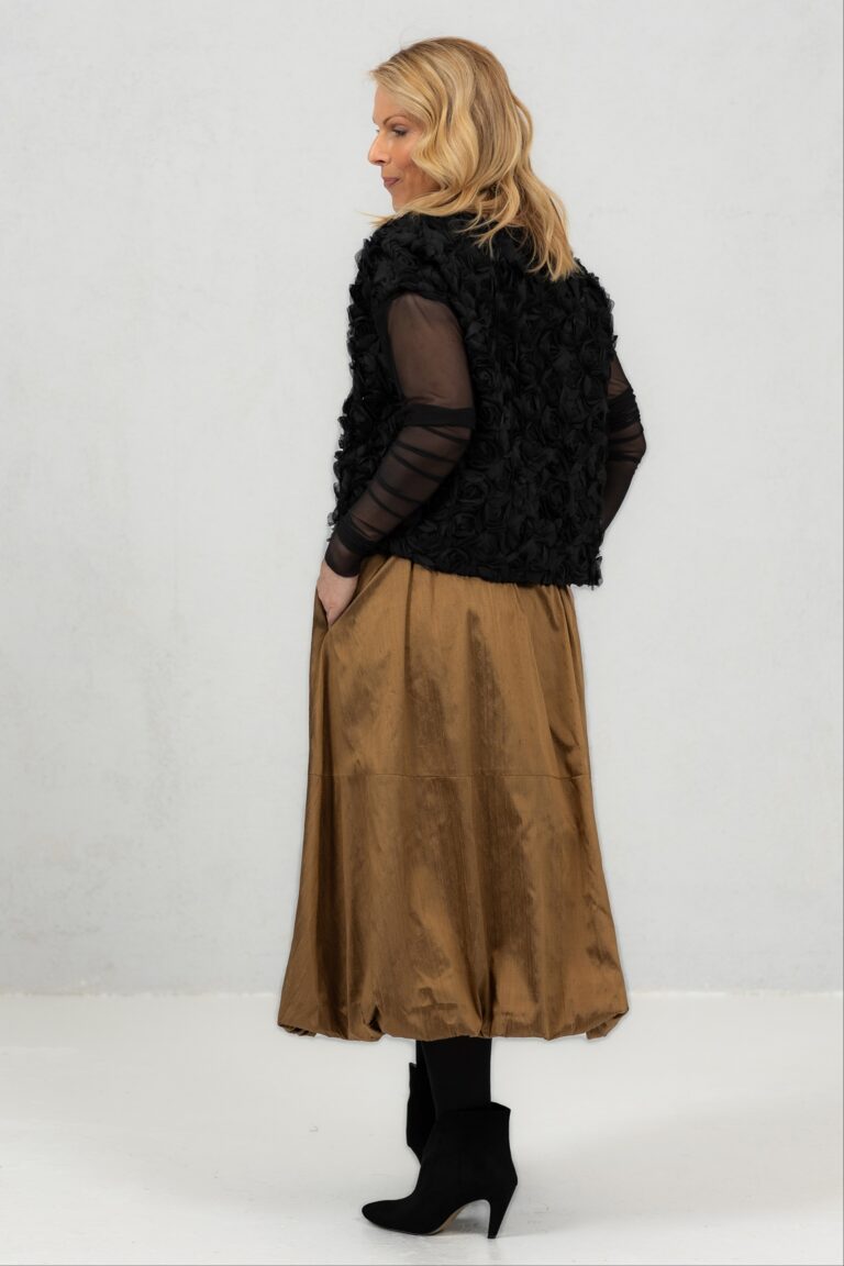 Kuldne balloonseelik Casyr + tekstuurne pluus Madara