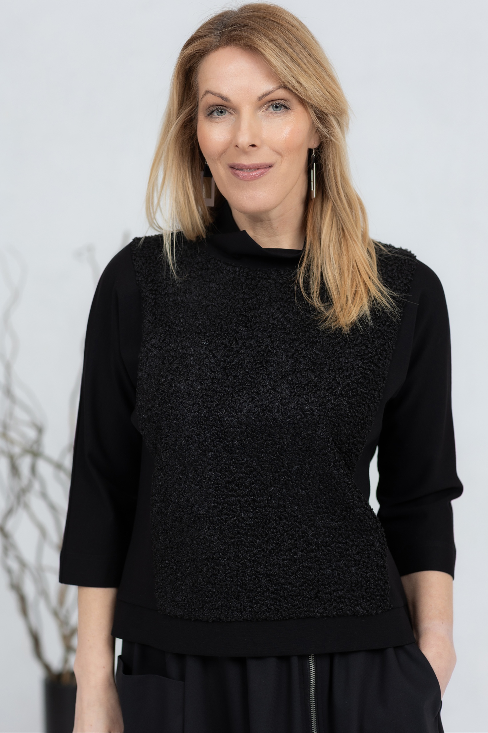 Karvaste detailidega pusa Kumaru