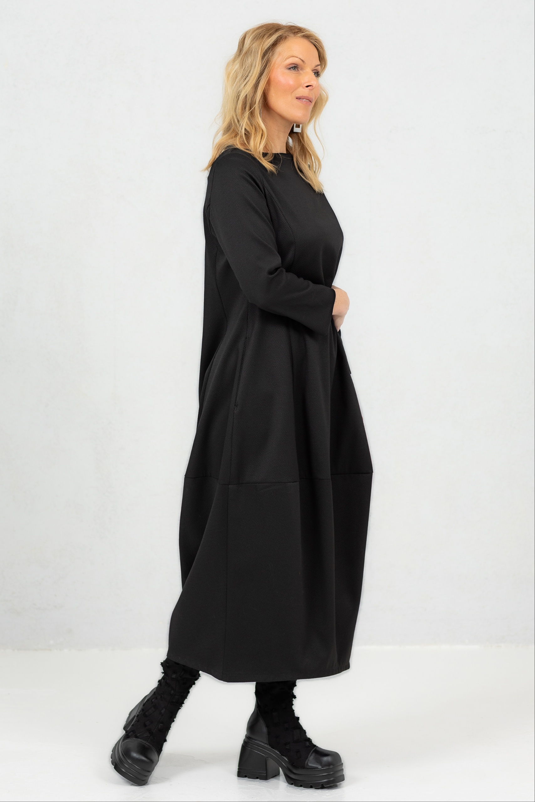 Pidulik tekstuursest kangast must balloonkleit Akarui