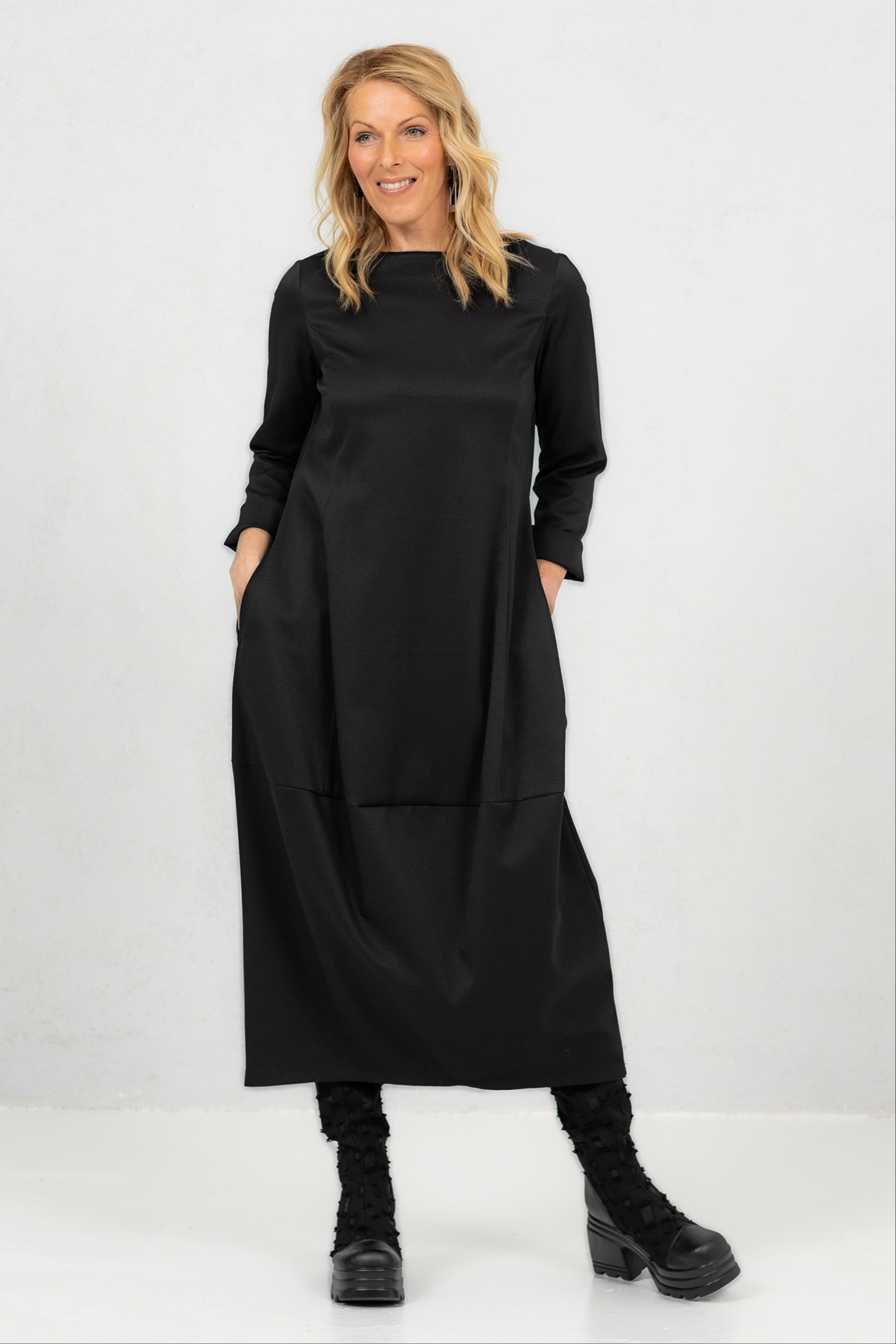 Pidulik tekstuursest kangast must balloonkleit Akarui