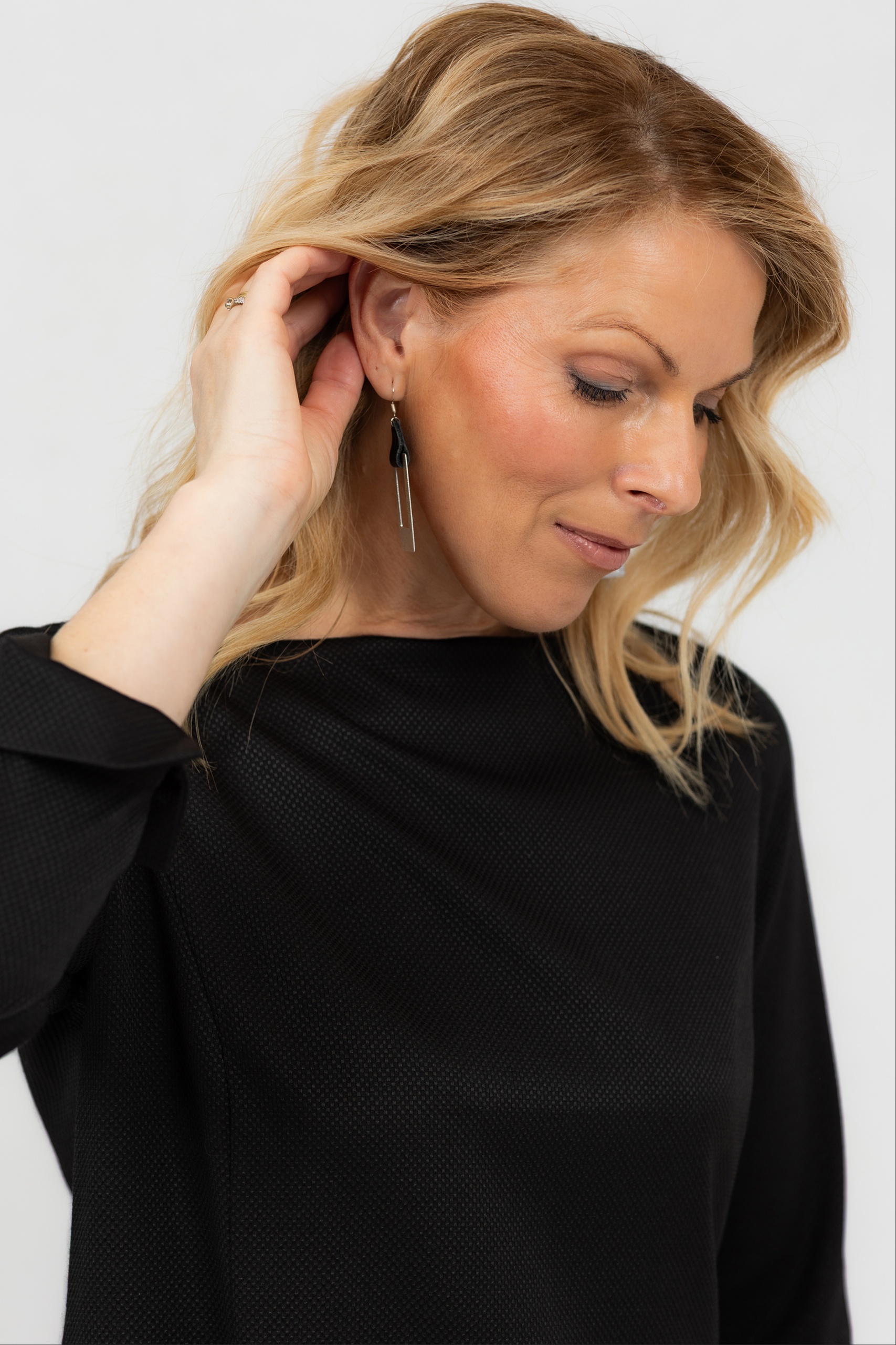 Pidulik tekstuursest kangast must balloonkleit Akarui