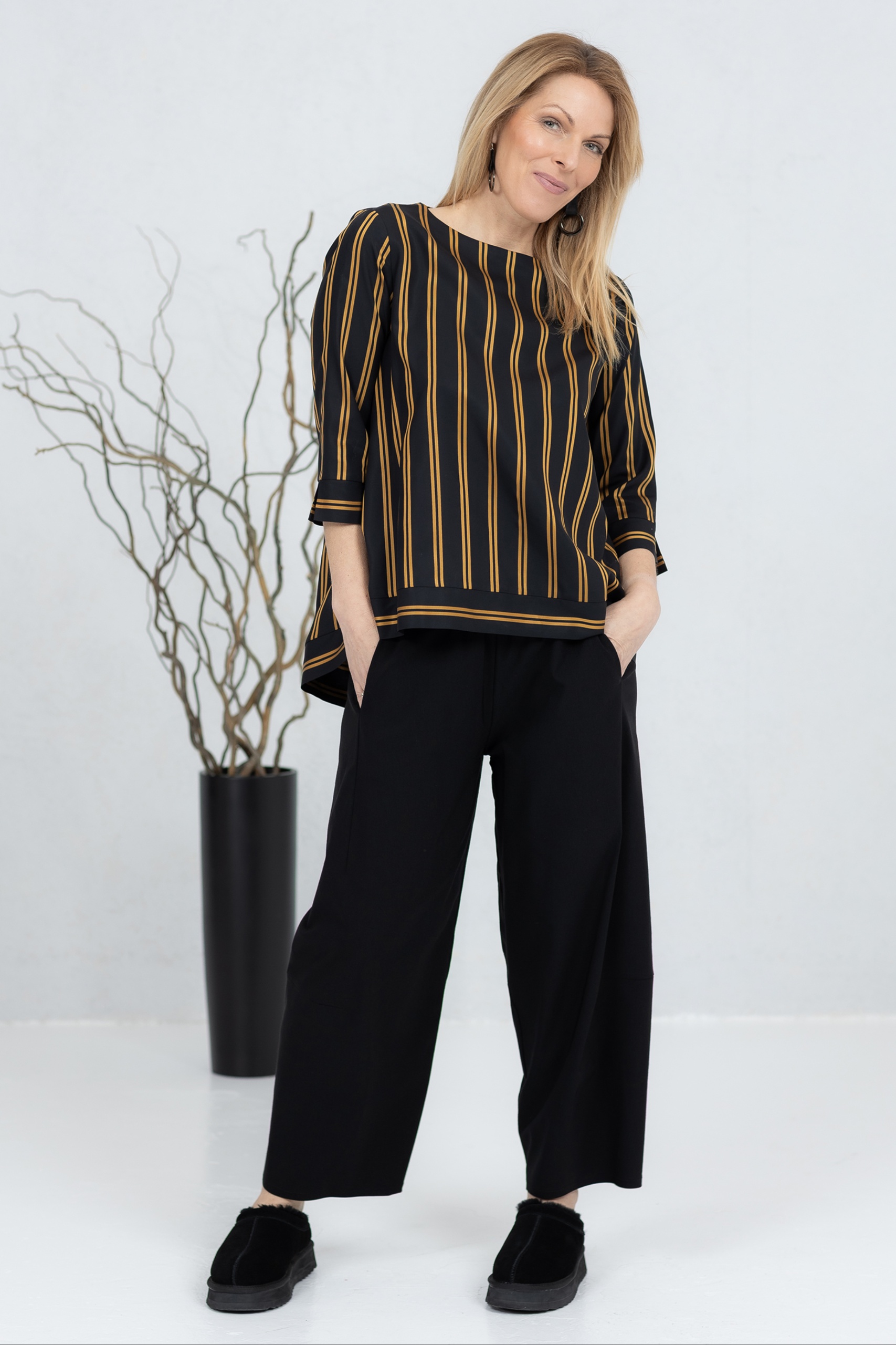 Avar minimalistlik pluus Anata, kuldne triip - Image 6