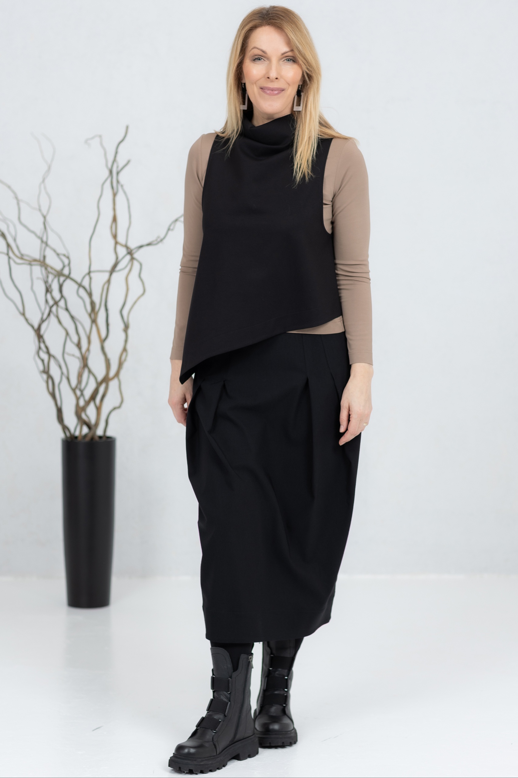 Goshi, tulbilõikeline seelik, must - Image 3