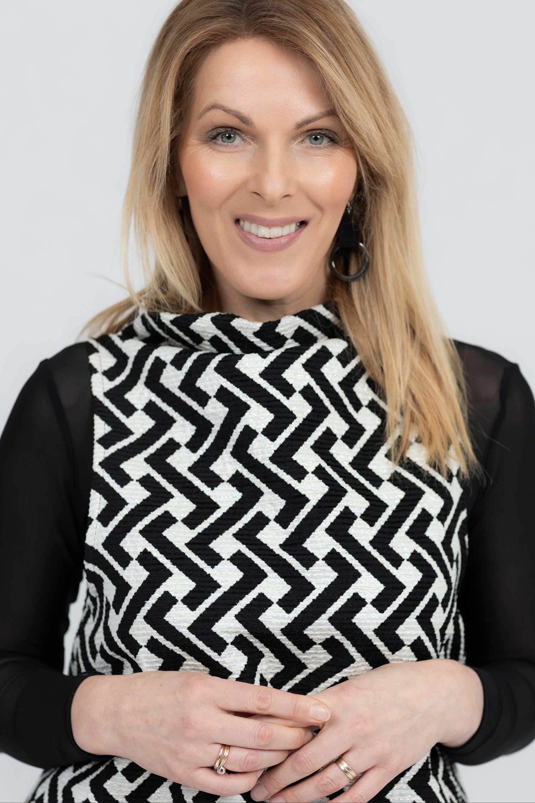 Must-valge vest Monoki - Image 10