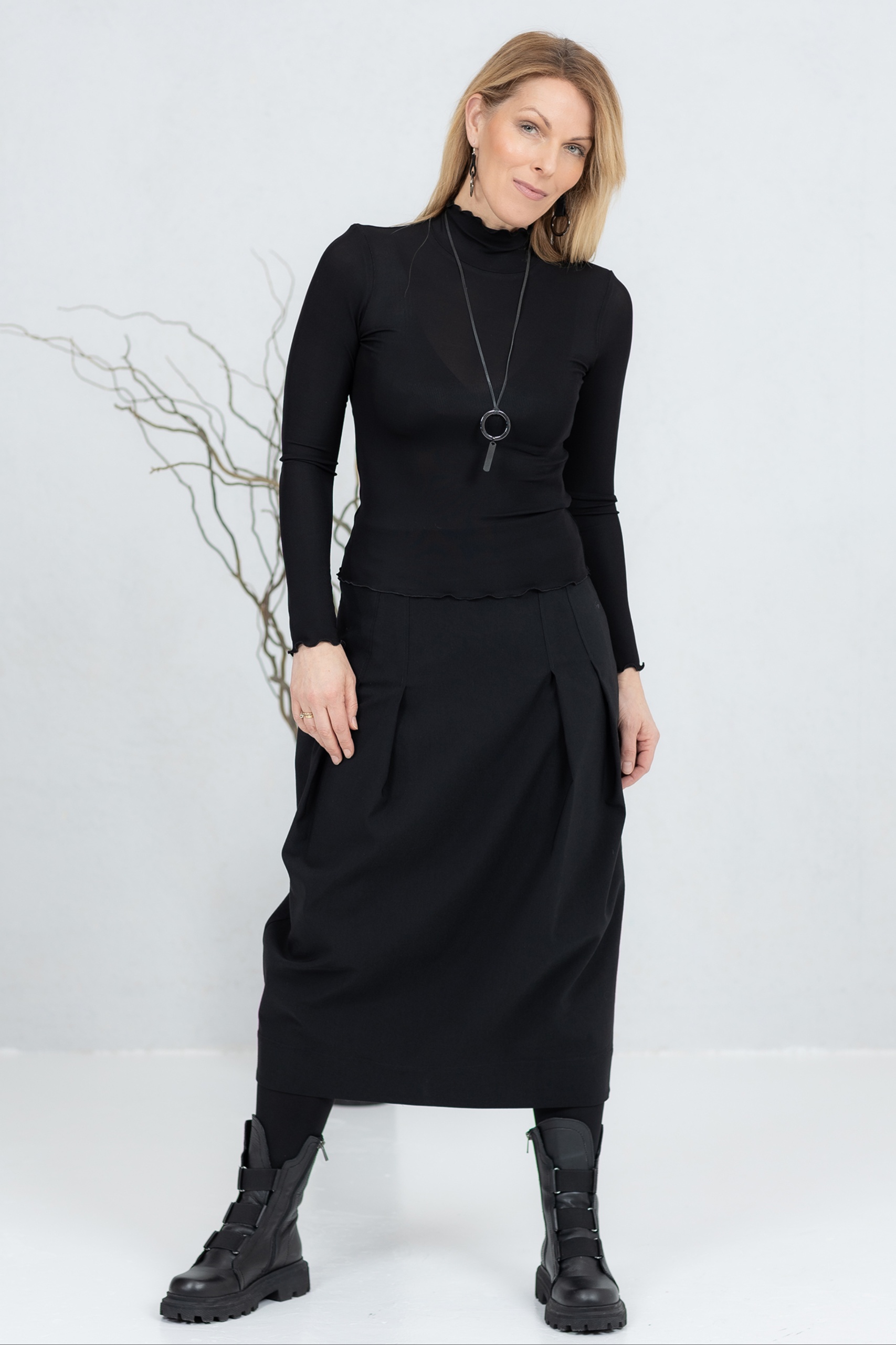 Goshi, tulbilõikeline seelik, must - Image 13