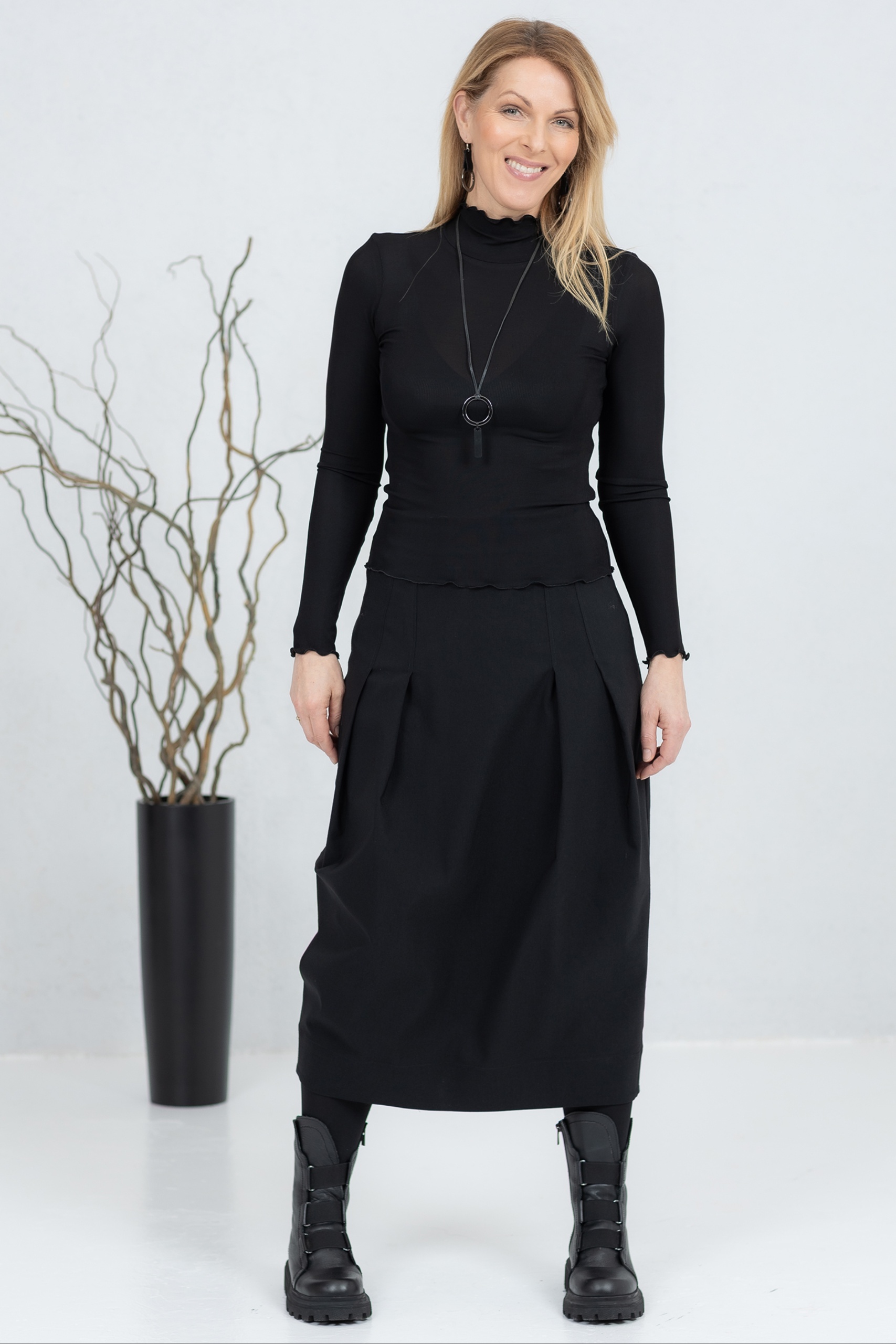 Goshi, tulbilõikeline seelik, must - Image 12