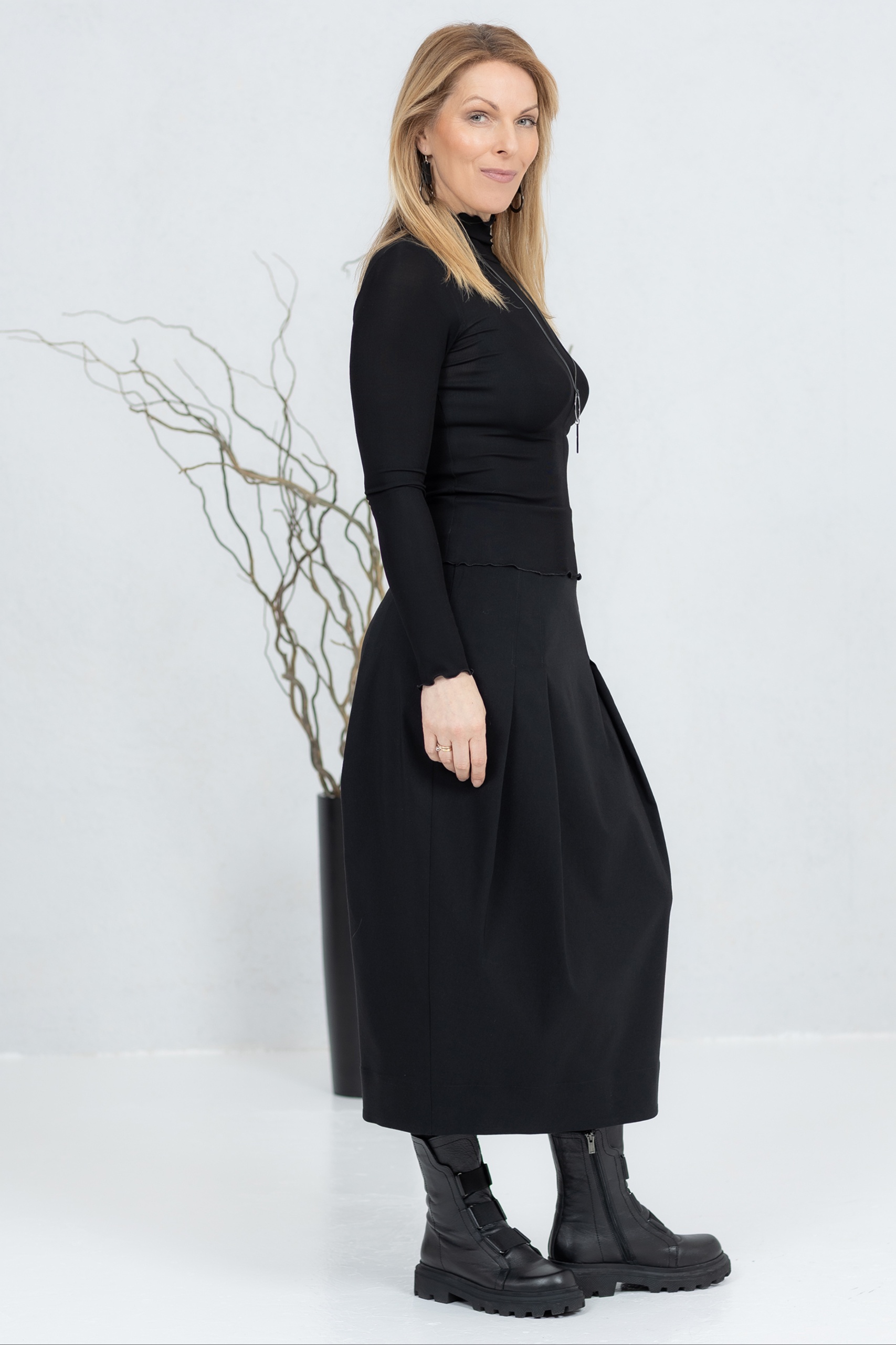 Goshi, tulbilõikeline seelik, must - Image 8