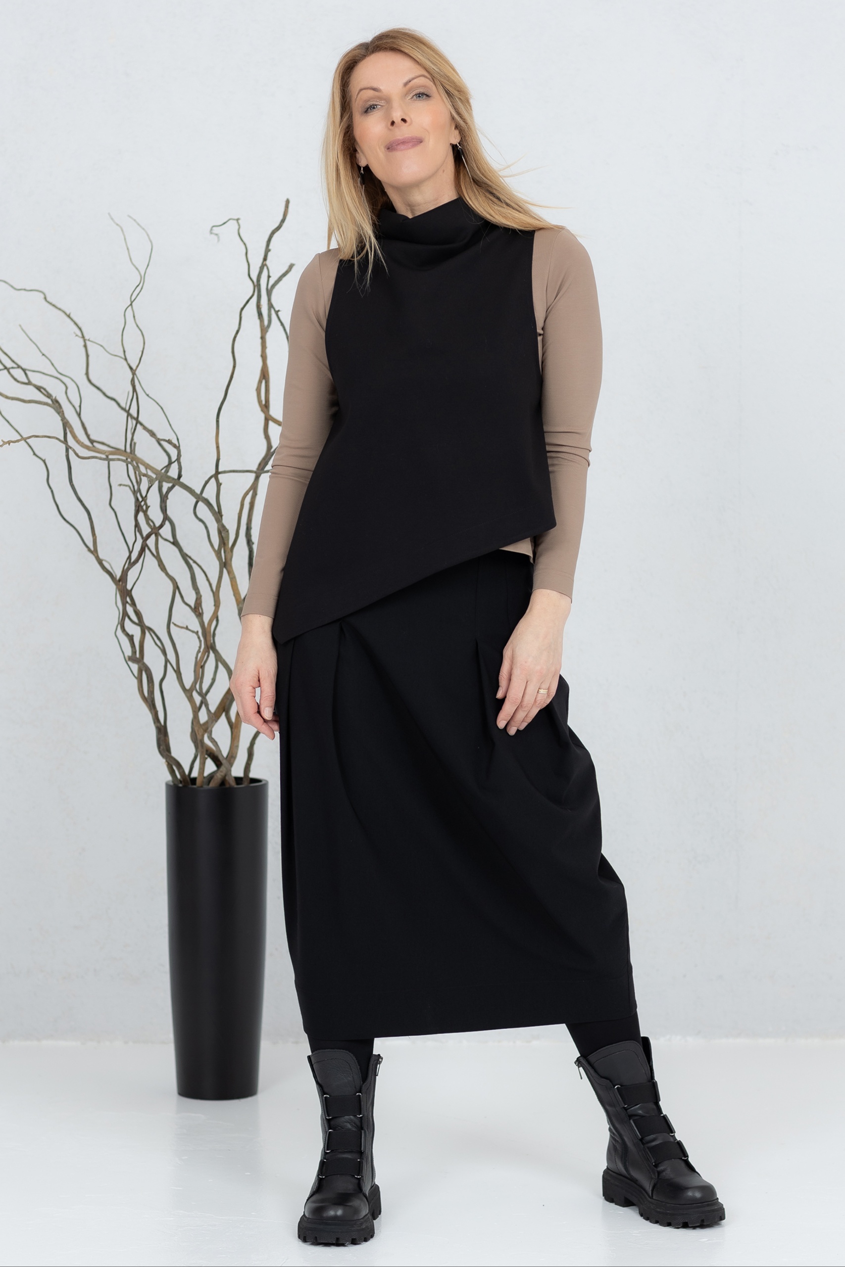 Goshi, tulbilõikeline seelik, must - Image 2