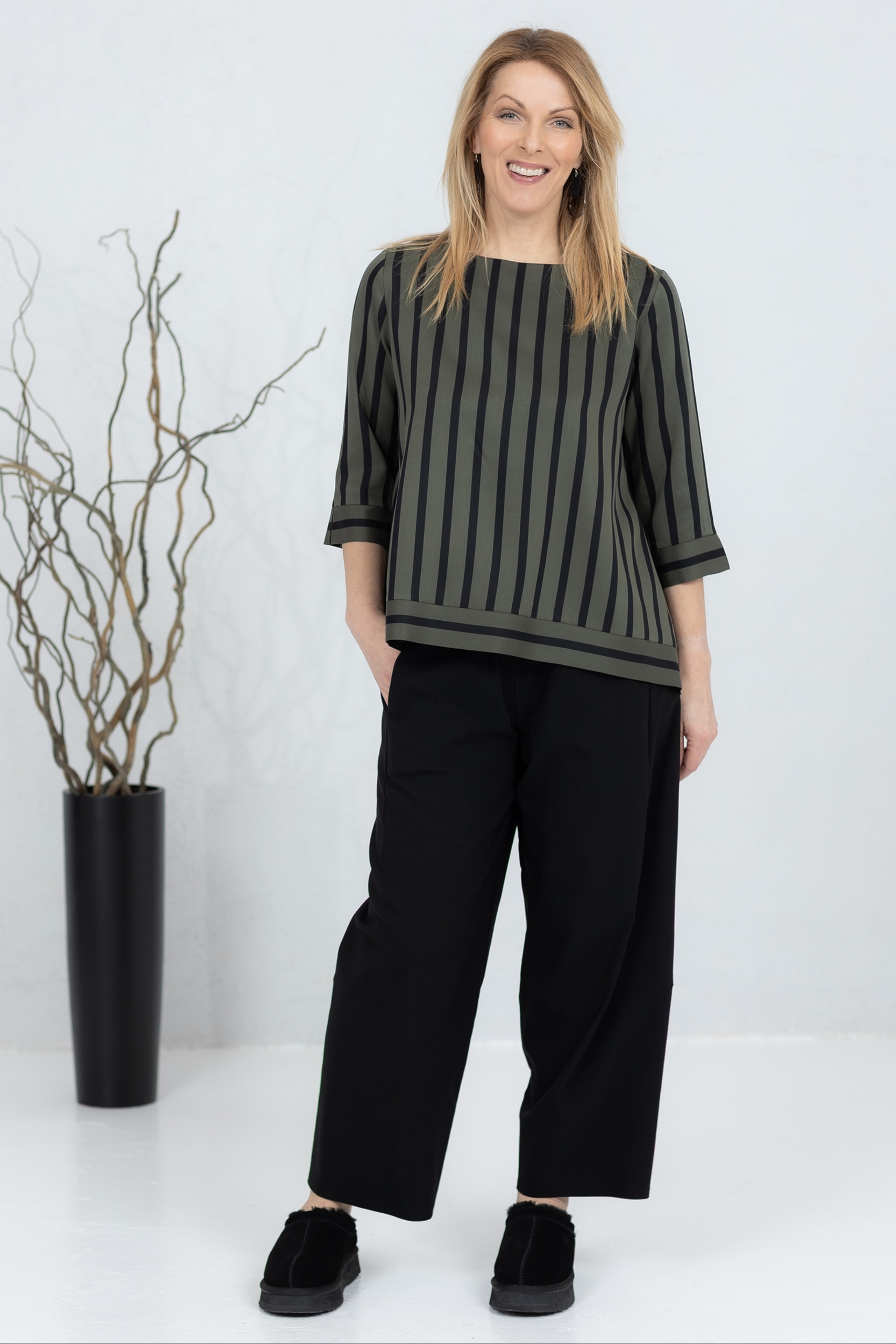 Avar minimalistlik pluus Anata, roheline triip - Image 2