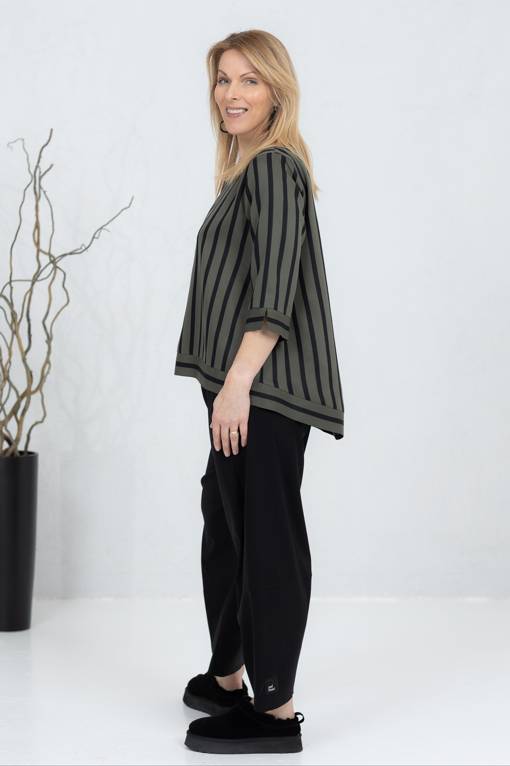 Avar minimalistlik pluus Anata, roheline triip - Image 3