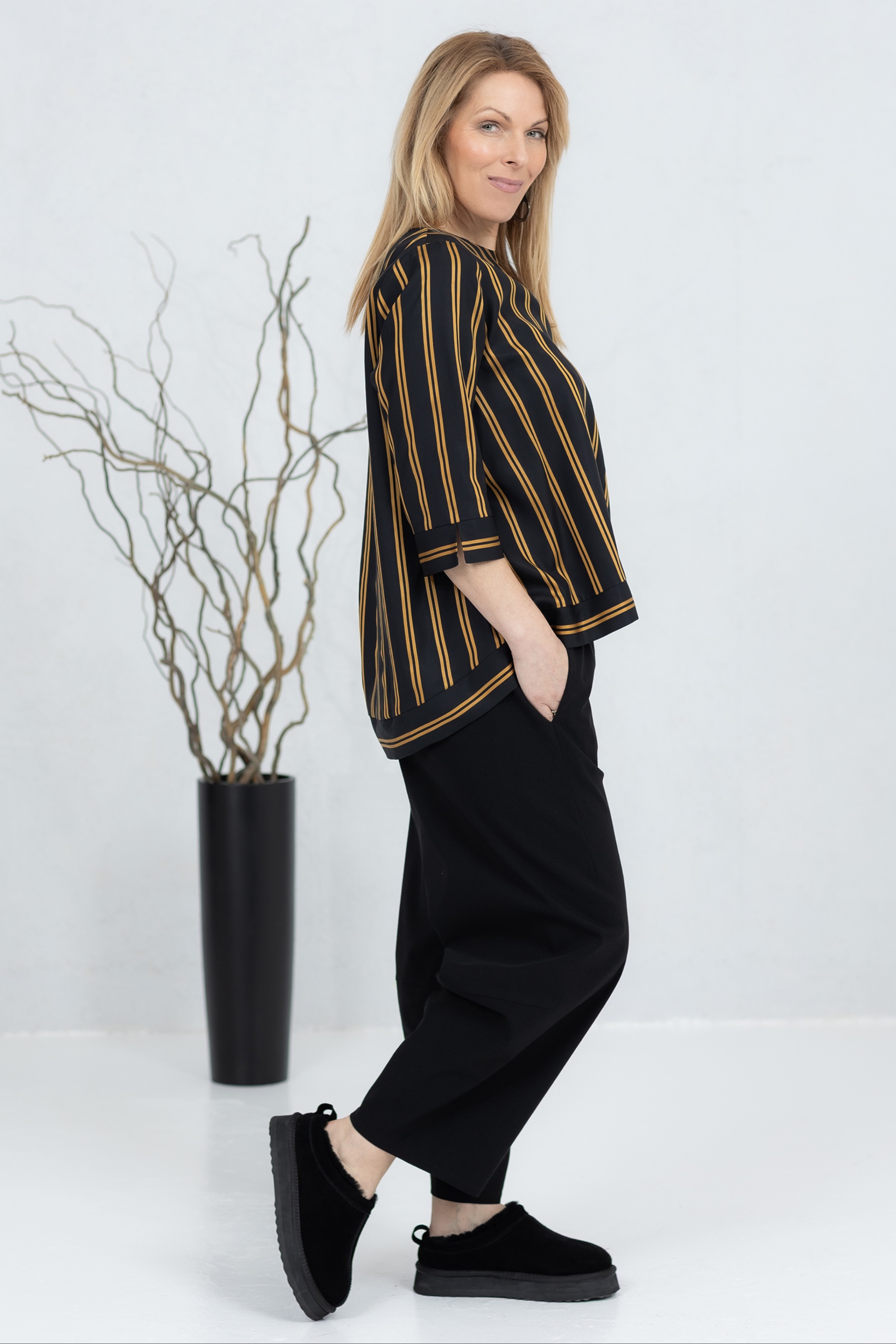 Avar minimalistlik pluus Anata, kuldne triip - Image 8