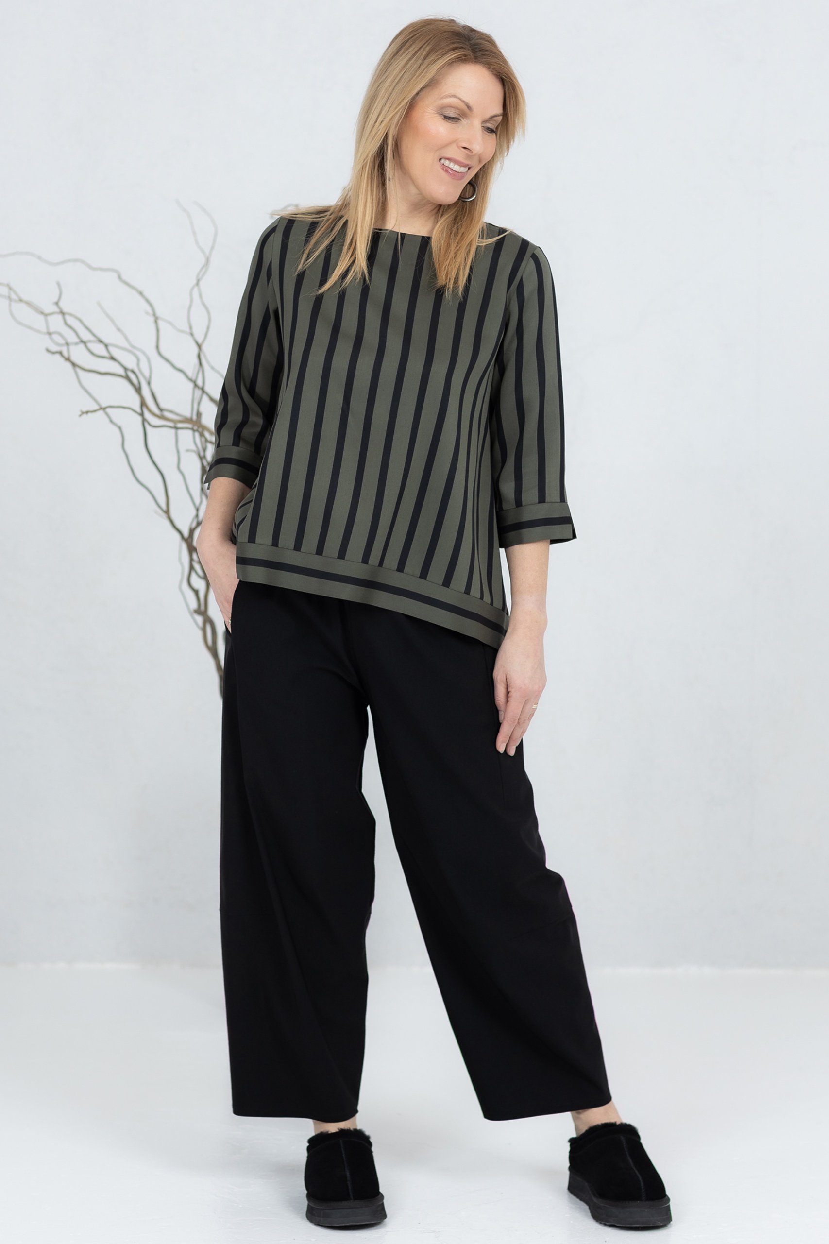 Avar minimalistlik pluus Anata, roheline triip - Image 4