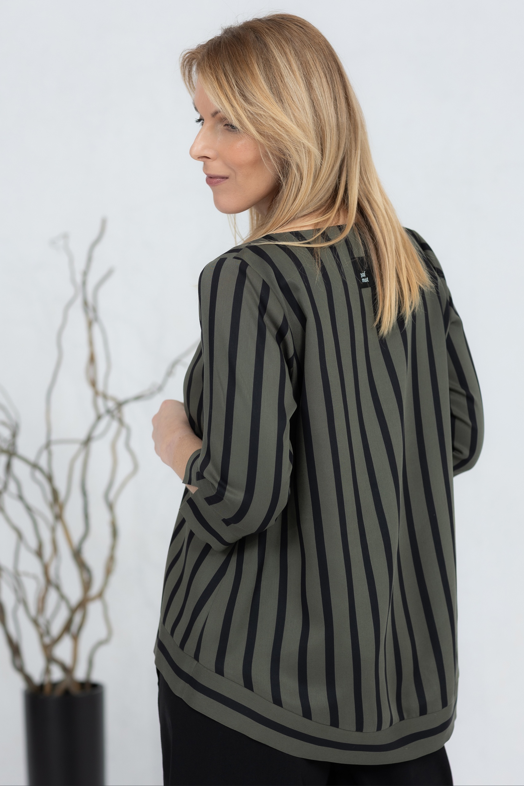 Avar minimalistlik pluus Anata, roheline triip - Image 5