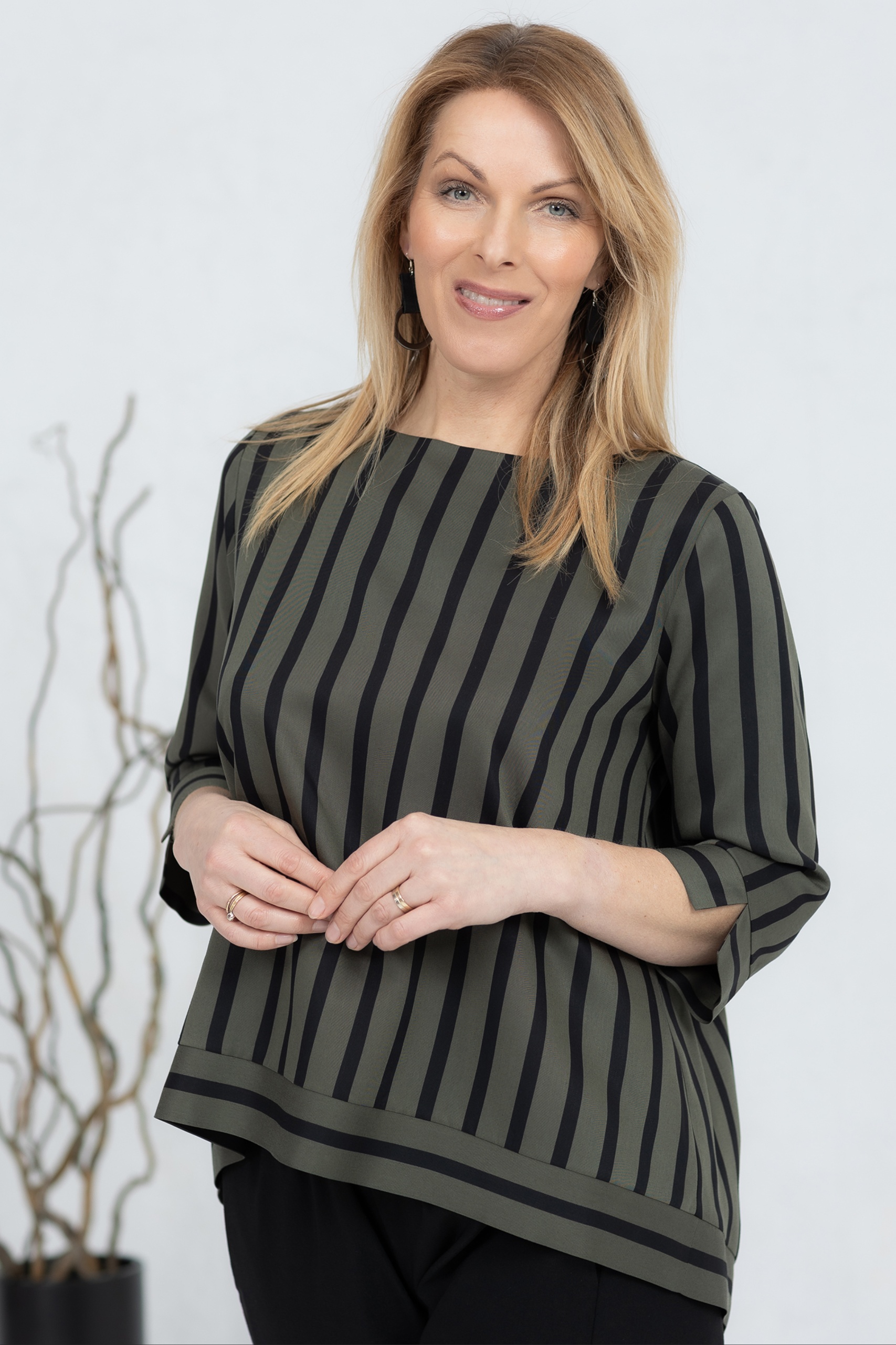 Avar minimalistlik pluus Anata, roheline triip - Image 6