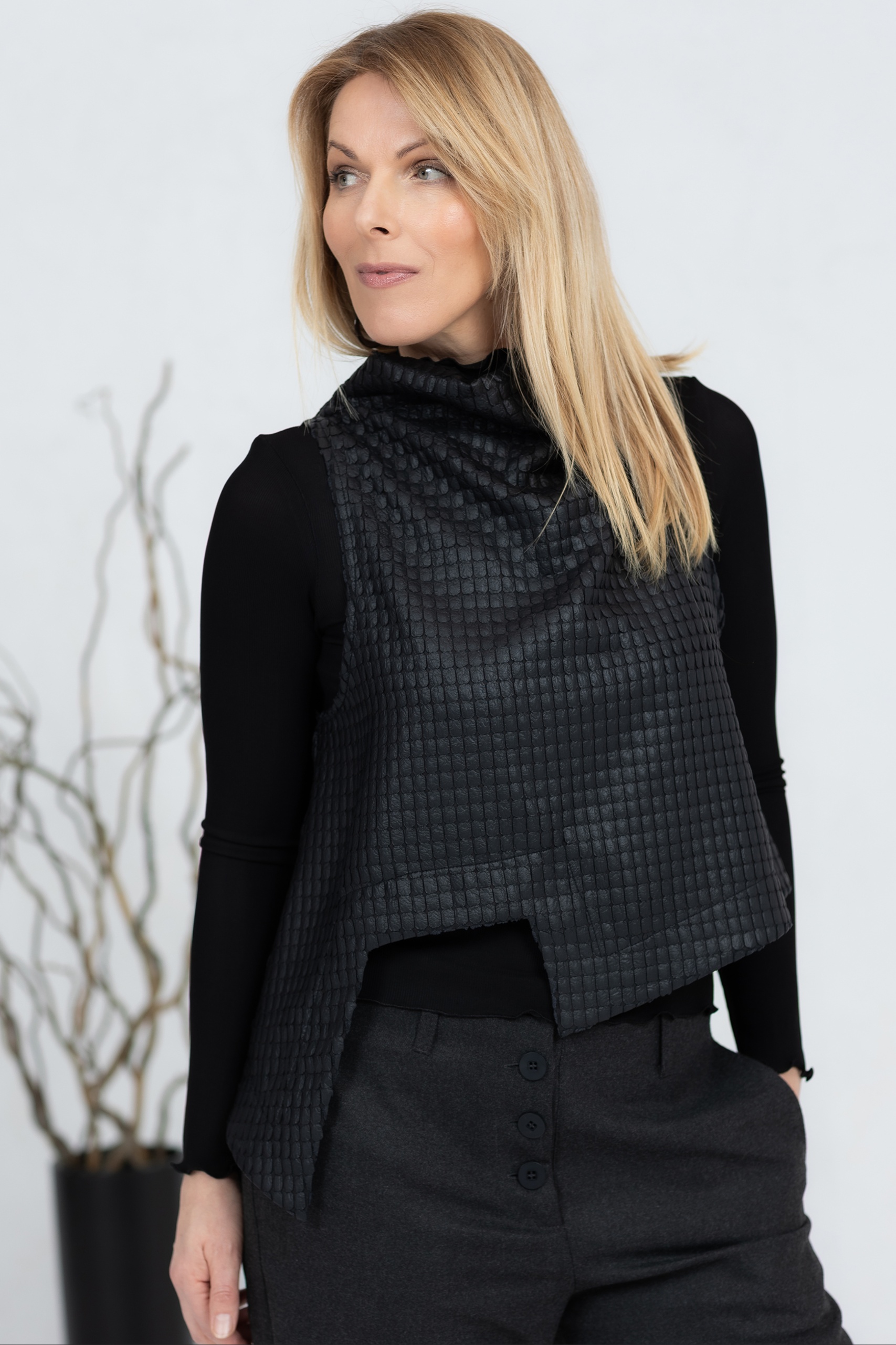 Asümmeetriline tekstuurne vest Yui - Image 6