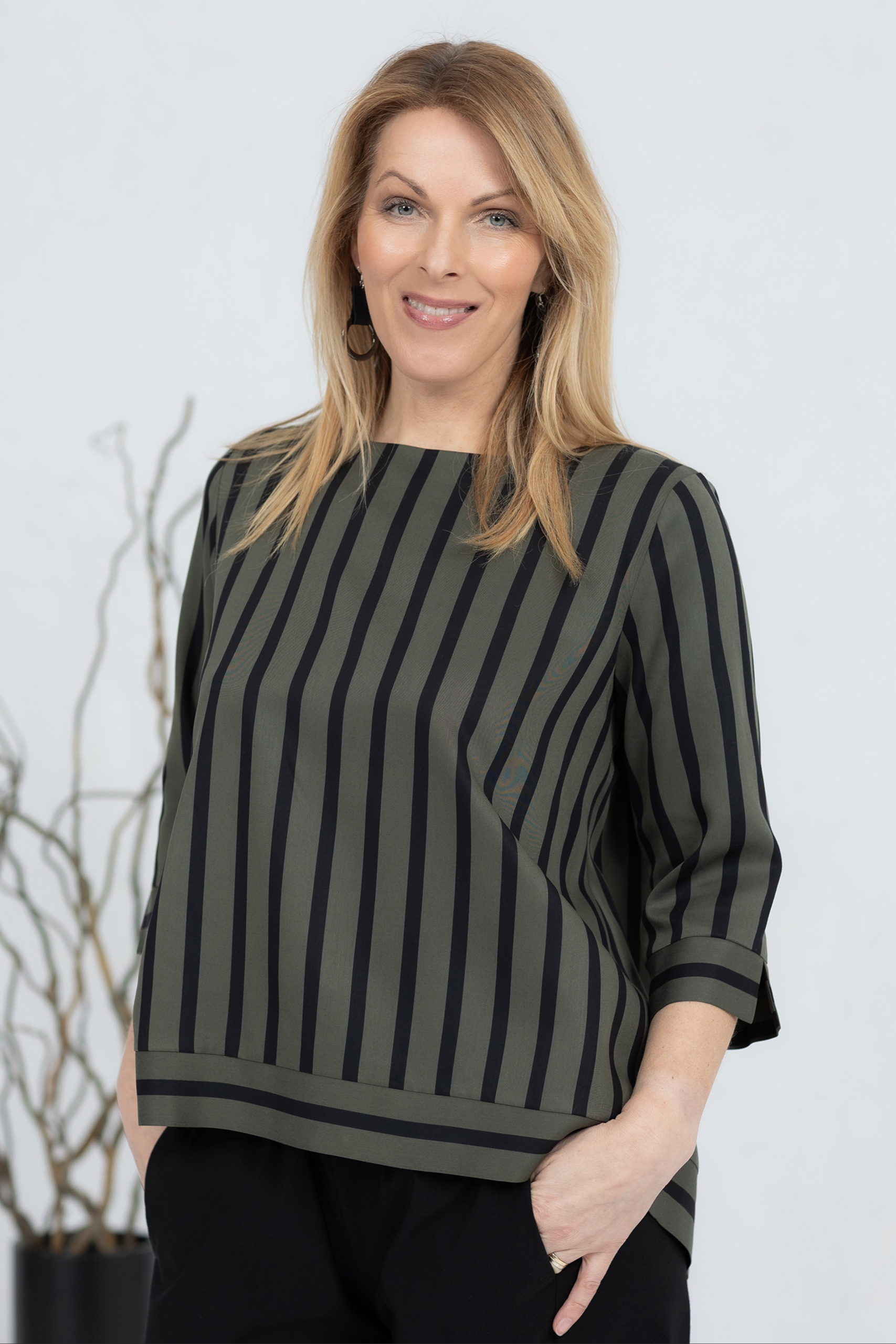 Avar minimalistlik pluus Anata, roheline triip - Image 7