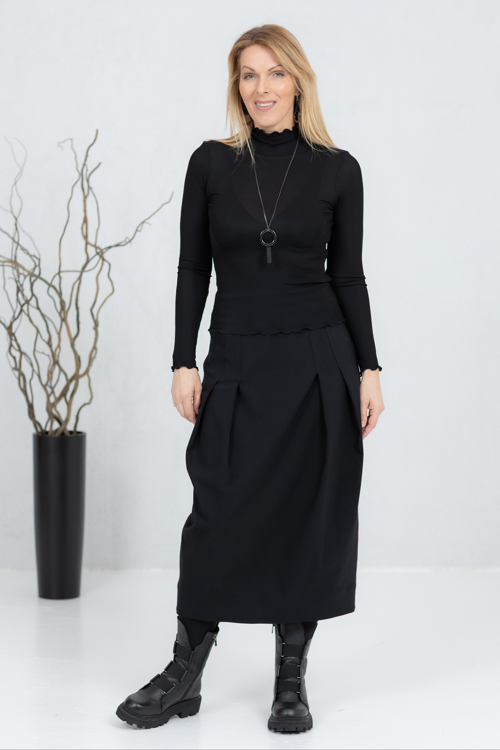 Goshi, tulbilõikeline seelik, must - Image 11