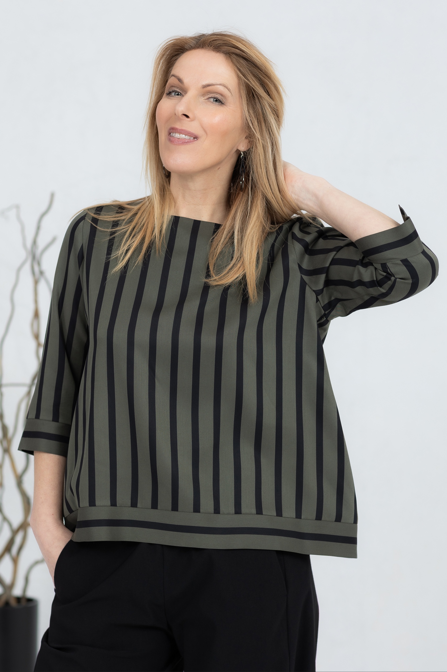 Avar minimalistlik pluus Anata, roheline triip - Image 8