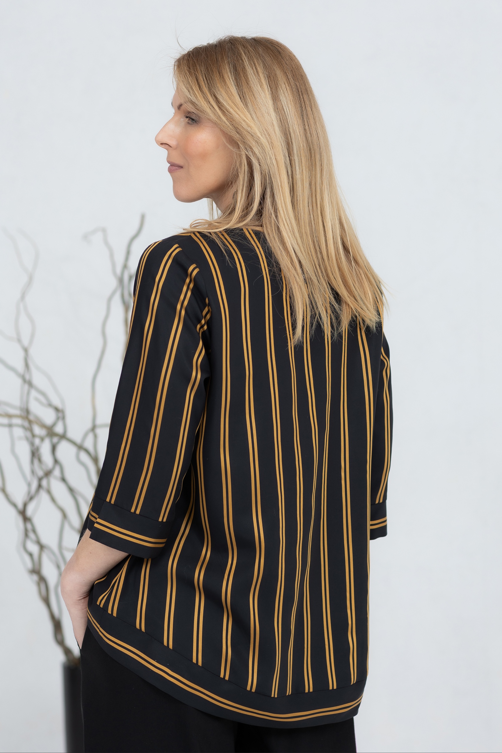 Avar minimalistlik pluus Anata, kuldne triip - Image 4