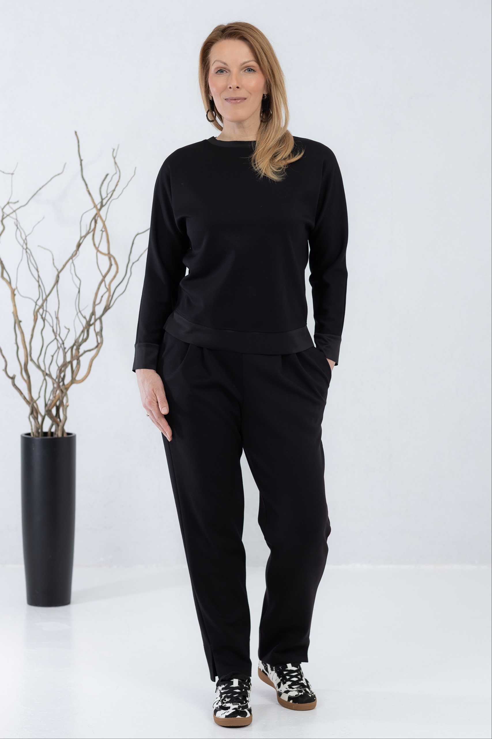 Mustad viskoospüksid Semai + must viskoospusa Fukai