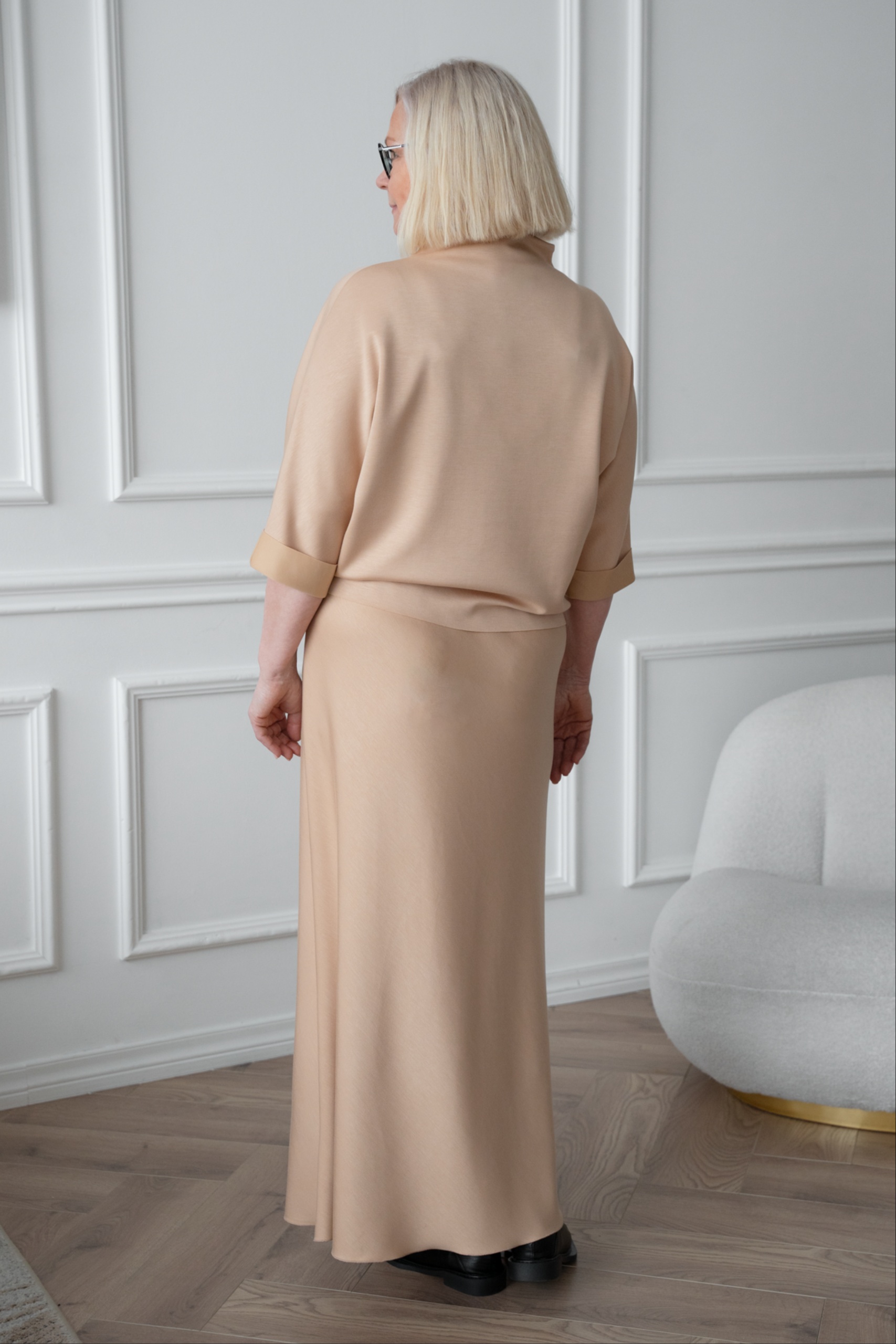 Scuba-viskoos seelik Tomi, beez + pluus Kumaru