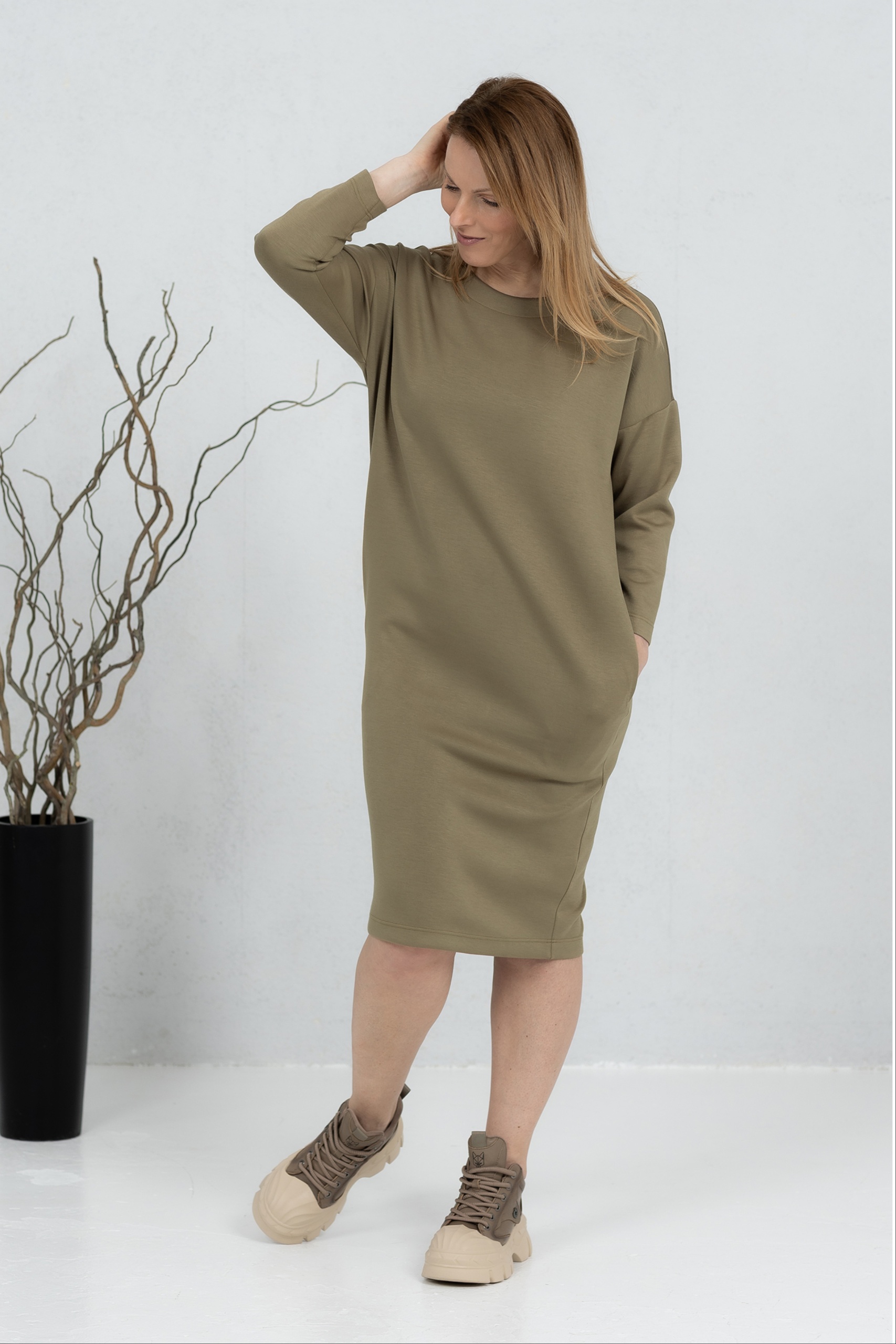 Oliiviroheline,pehme V-lõikeline viskooskleit Sanaka