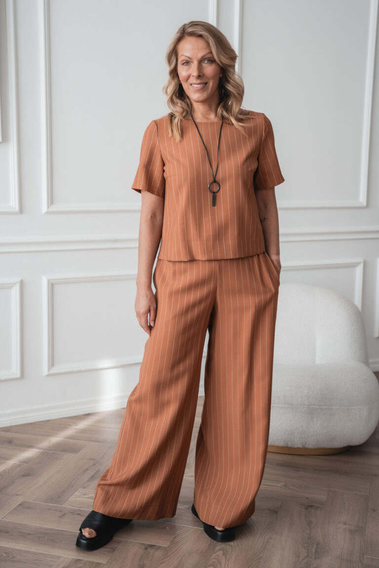 Triibuline viskoospluus Duna + Viskoosist triibulised laiad püksid Miyu