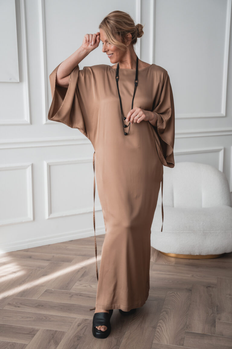 Avar, kimonolõikeline kuldpruun kleit