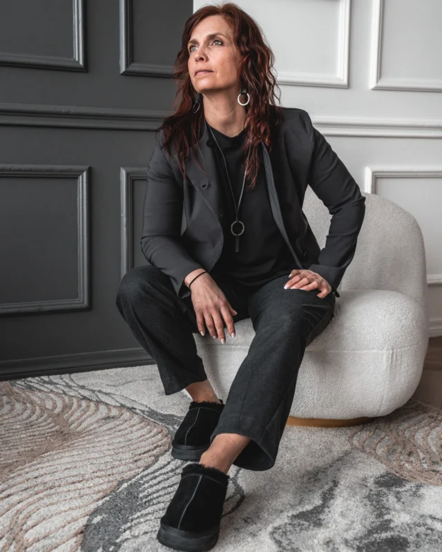 Effortlessly put-together, with comfort you can count on. 🖤  This is everyday style at its best – clean, versatile and easy to wear from morning to evening. Pieces that don’t try too hard, yet always look right.  Because feeling comfortable and looking stylish should go hand in hand. ✨@justmust.eu
 #naturallyyou #effortlesselegance #boldandedgy #estoniandesign #happywithjustmust #fashionintallinn #justmustbyewi