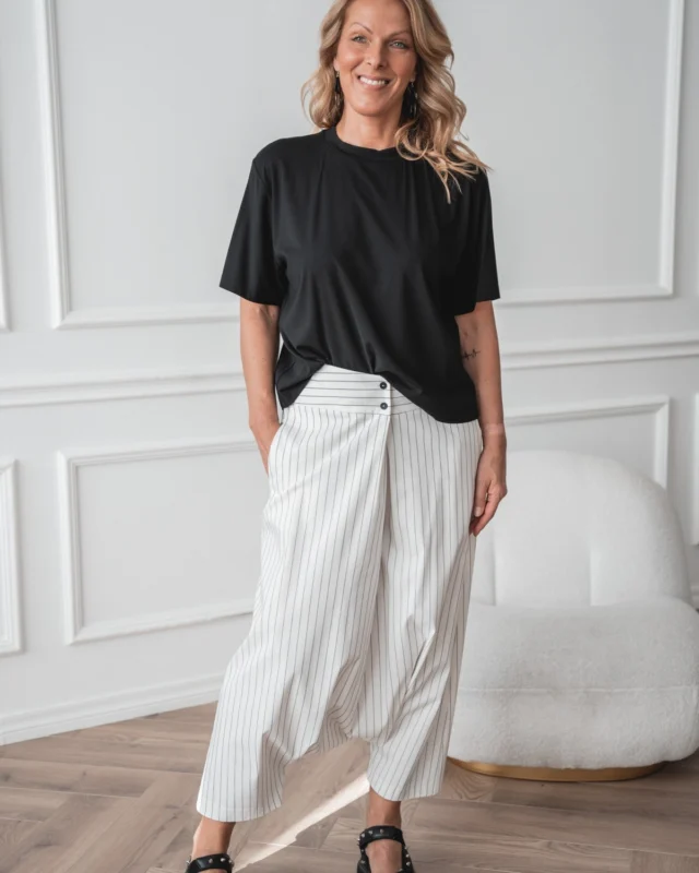 White trousers aren't only for perfect summer days.  Add a black top and suddenly white feels much more urban. The kind of outfit that works for the office, coffee or simply getting on with your Monday.  Easy. Comfortable. A little different. justmust.eu
 #blackandwhite #blackandwhite #scandistyle #naturallyyou #effortlesselegance #boldandedgy #estoniandesign #justmustbyewi #fashionintallinn